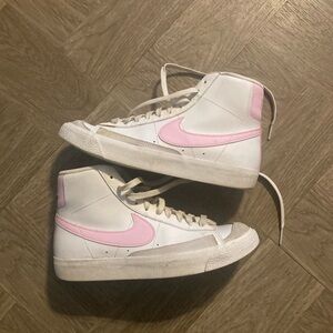 Nike Blazer Mid 77 size 6.5Y.